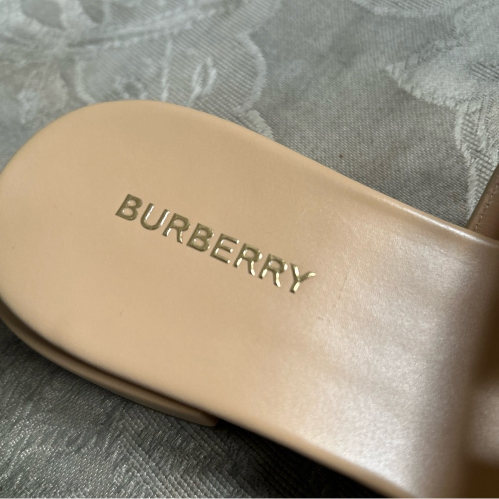 New Burberry women’s Beige leather Lattice Slides Sz 40/10 made in Italy - Picture 16 of 16